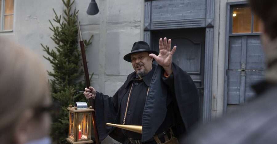 Quedlinburg: Historical Old Town Evening Walking Tour - Quedlinburg after dark, when the streets tell more