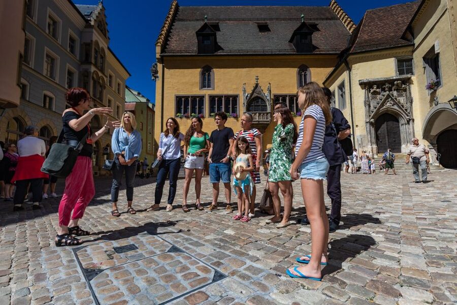 Regensburg: Guided City Walking Tour of the Old Town - How the guides shape the experience