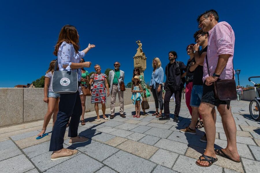 Regensburg: Guided City Walking Tour of the Old Town - Starting at Rathausplatz and the Old Town Hall
