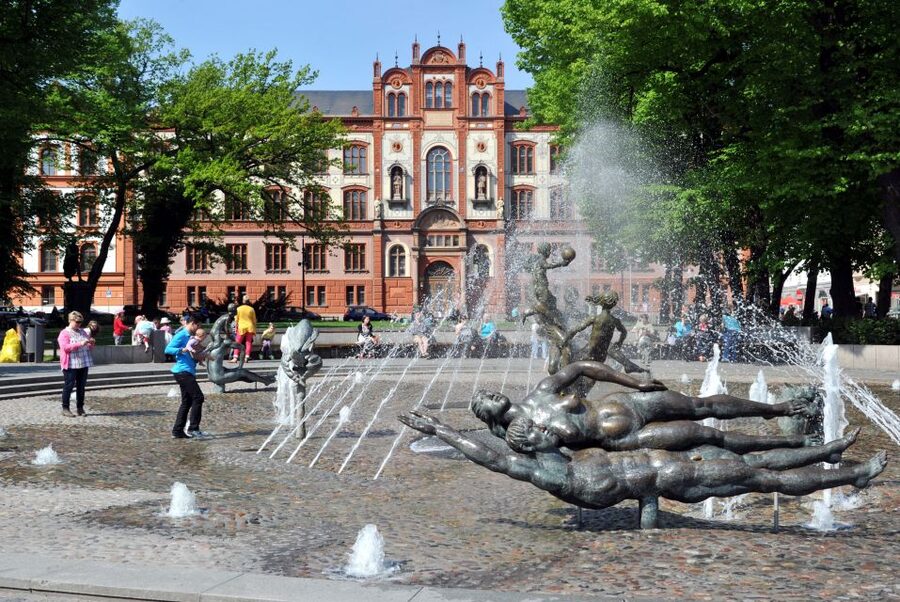 Rostock: Guided tour of the historic city center - Booking flexibility and simple planning