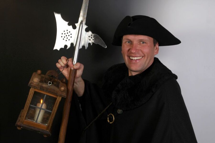 Rothenburg: Private Night Watchman Tour - City walls and the gateway with tall towers