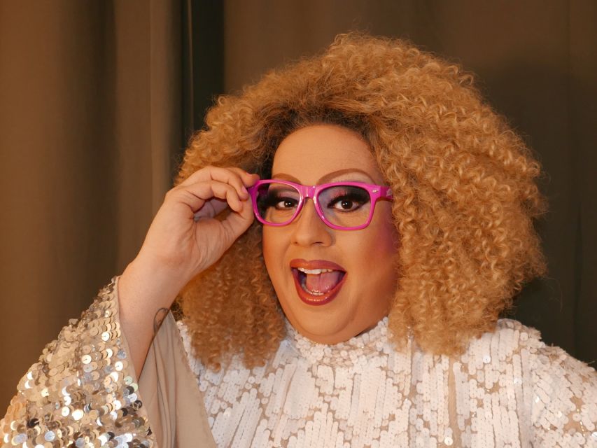 St. Pauli Nightlife Tour with Drag Queen in German - Humor, honesty, and the tone of the evening