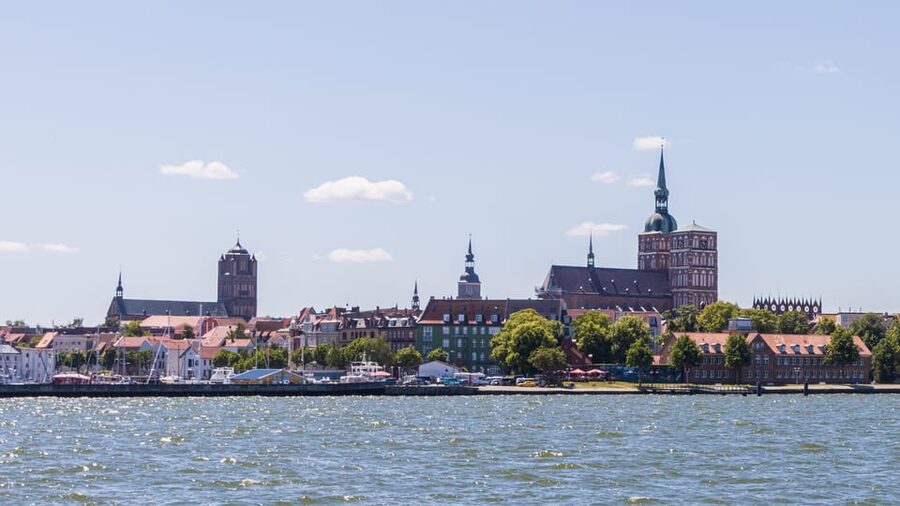 Stralsund: 1-Hour Harbor Cruise - Choosing between the roof and the cabin