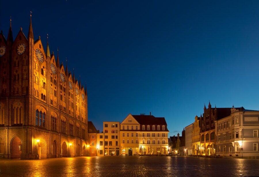 Stralsund: Old Town Evening Tour with a Night Watchman - St. Nicholas’ Church and the Gothic Character of the City