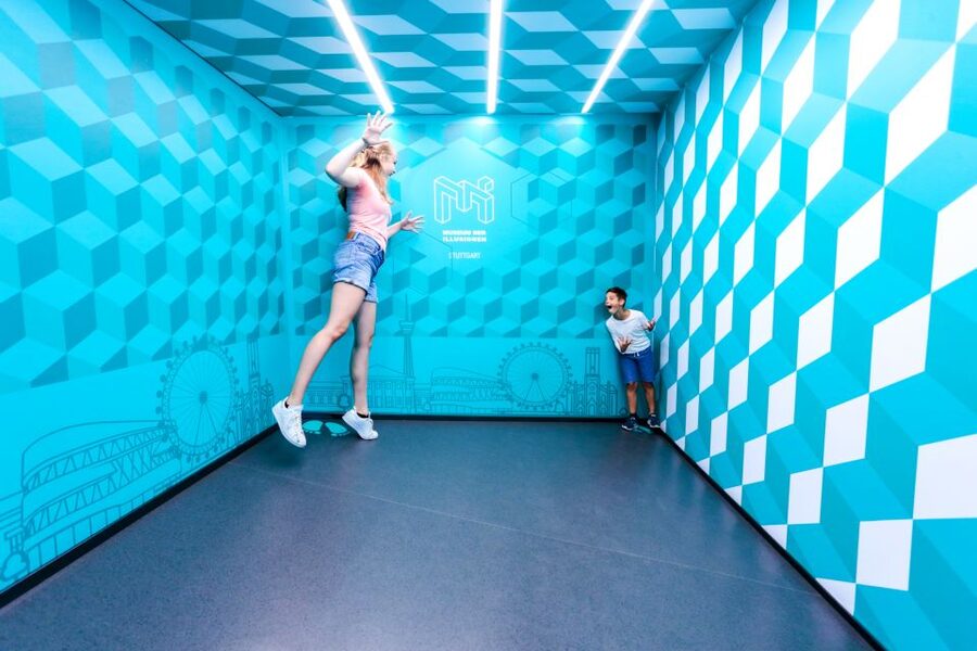 Stuttgart: Museum of Illusions Entry Ticket - Holograms show images that refuse to stay still