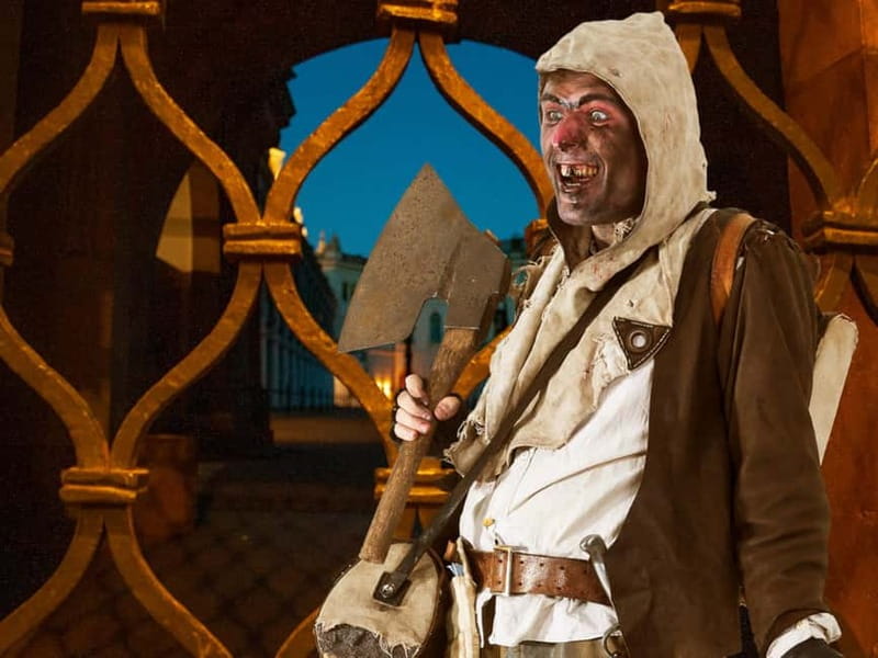 Terrifying Tour of Dresden Led by a Dungeon Master - Following the old city’s darker side