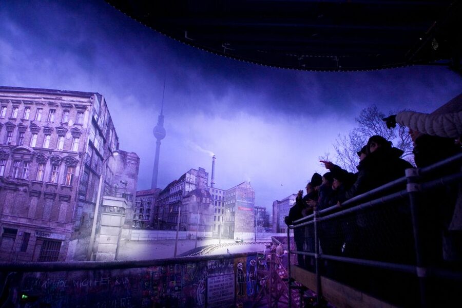 THE WALL: asisi Panorama Berlin Ticket - Seeing the Berlin Wall from the four-meter platform