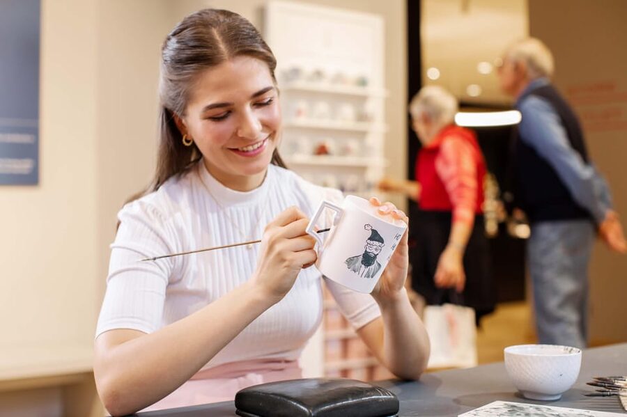 Tickets to the Meissen Porcelain Factory - A cafe break on Meissen porcelain