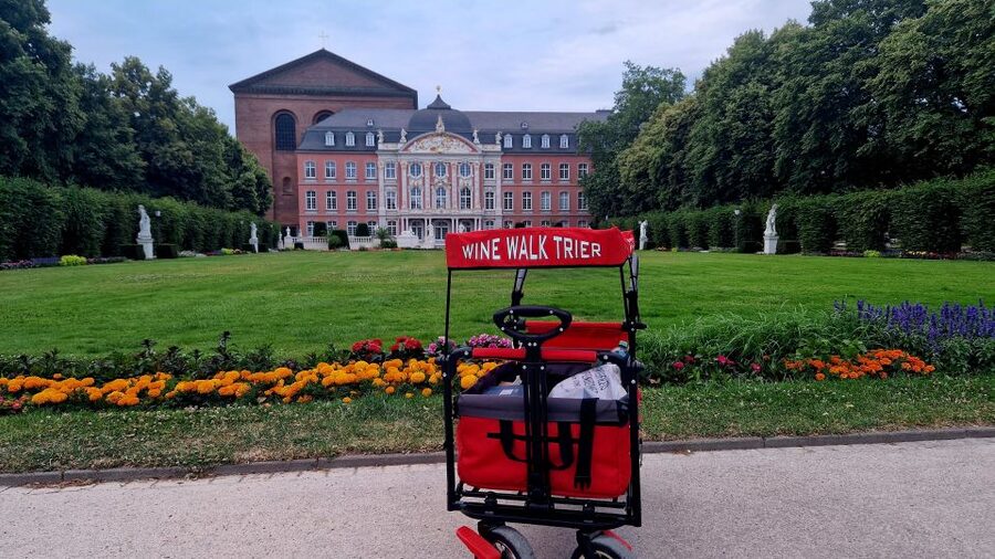 Trier: Guided City Walk with Wine Tasting - Kaiserthermen and the Forum Baths