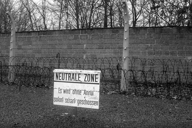 Visita en español al campo de concentración Sachsenhausen - Entering through the camp entrance