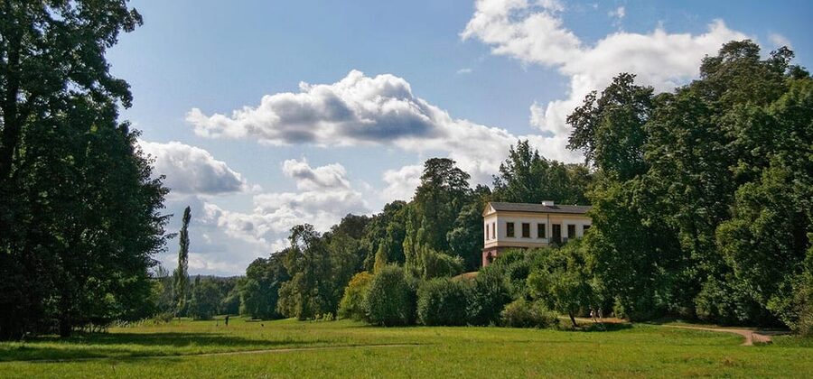 Weimar: Old Town Guided Walking Tour - The park route toward Goethe’s residence