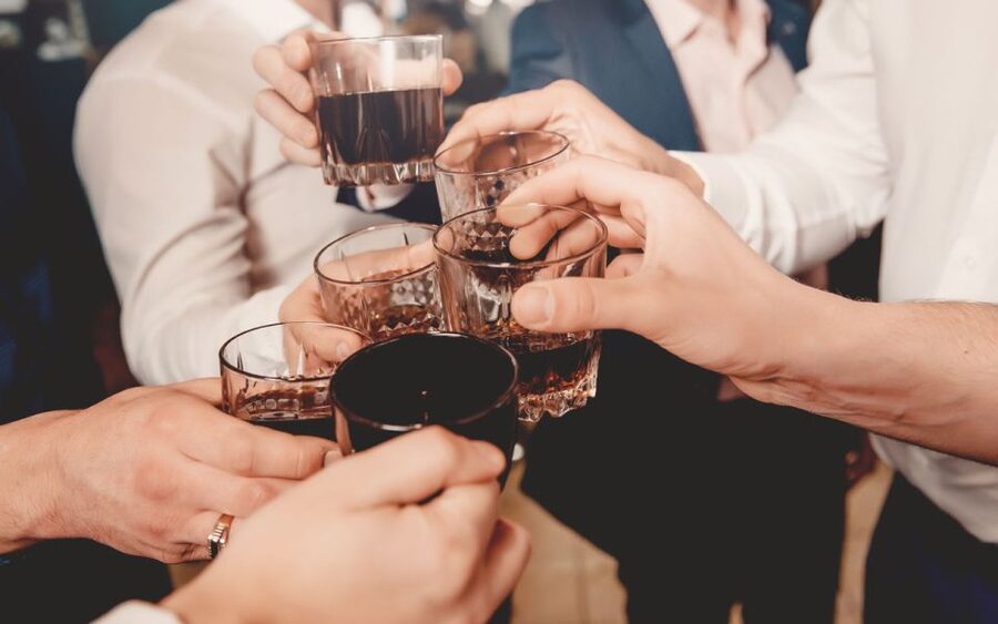 Würzburg: Bar & Club Tour with free Shots & VIP entry - The first bars: a social start rather than a sightseeing stop